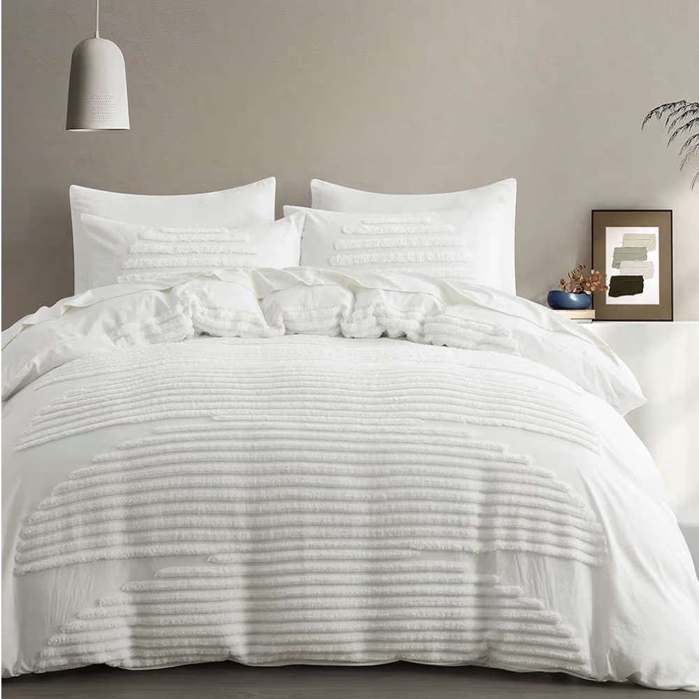 Luxurious White Textured Duvet Cover Set (104x90)  with King Sheet Set